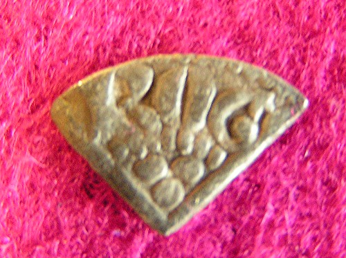 One-Old-Coin-And-1-Quarter-Coin.