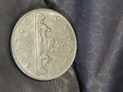 1975-Canadian-Nickel-Silver-Dollar-Misprint-Error