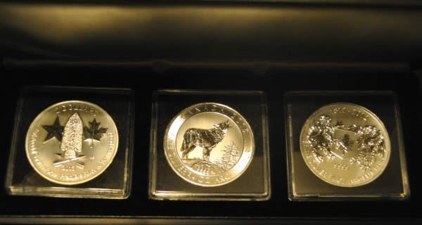 2015-3/4-Oz-Silver-Canadian-Grey-Wolf