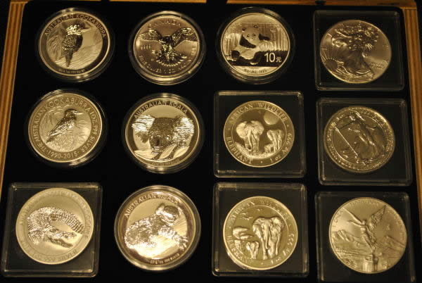 2015-3/4-Oz-Silver-Canadian-Grey-Wolf