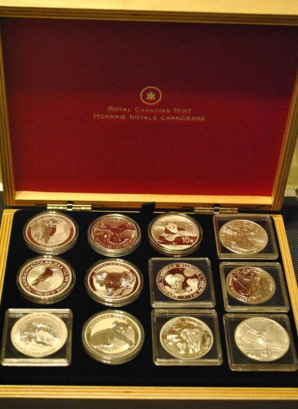 2015-3/4-Oz-Silver-Canadian-Grey-Wolf
