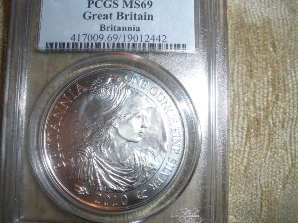 British-Gold-Sovereign-And-Britannia's