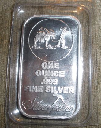 New-Silvertowne-Bar,-Couple-Of-Wolves,-Plus-Academy-Bars.