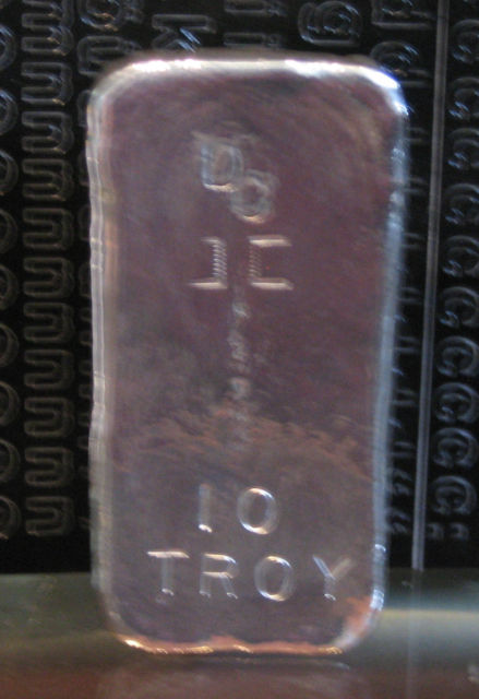 Can-You-Identify-This-Old-School-10-Oz.-Silver-Pour?