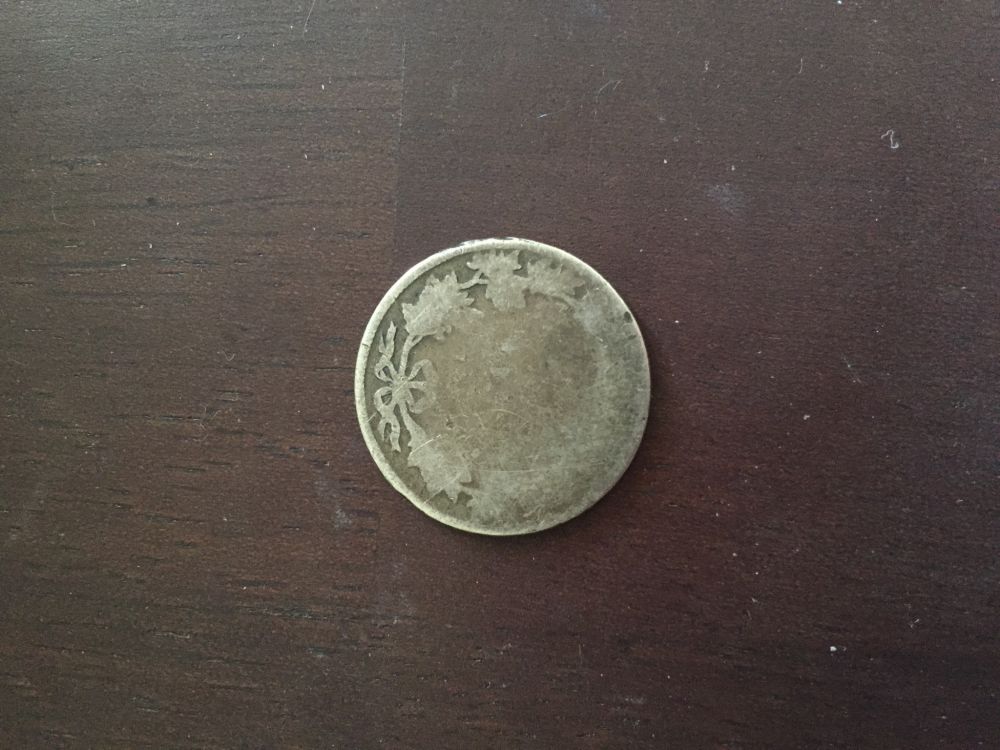 Worn-Silver-Portrait-Coin-W/-Wreath-On-Back