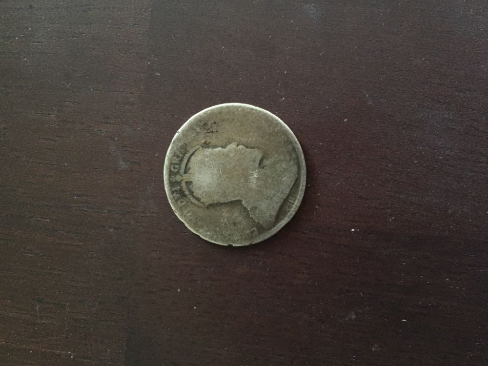 Worn-Silver-Portrait-Coin-W/-Wreath-On-Back