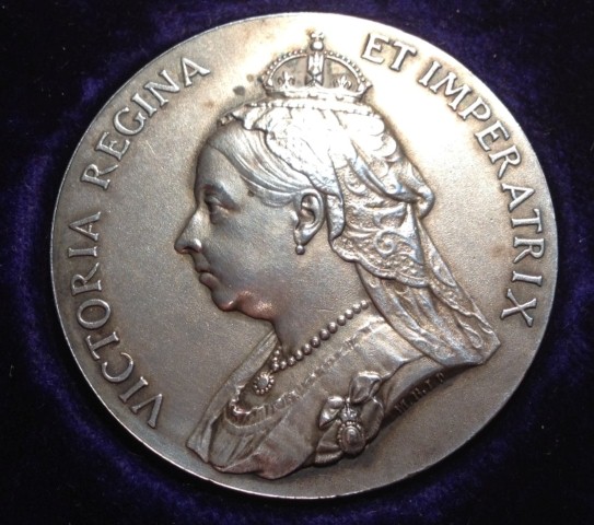 Qv-Diamond-Jubilee-Silver-Medallion