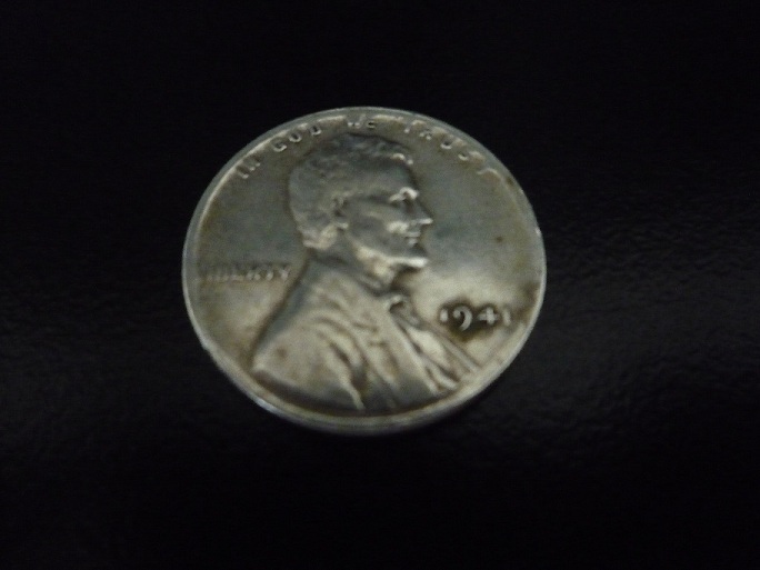 Odd-1941-Wheat-Penny-..silver-Maybe?