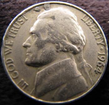 Blob-Attackes-Nickel,-Film-At-11