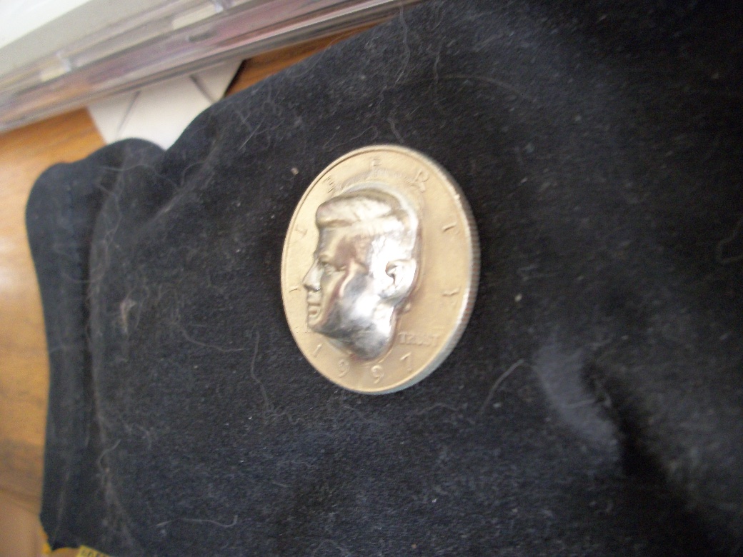 Repousse-Or-Pop-Out-Coins