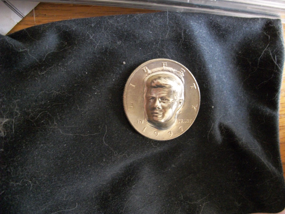 Repousse-Or-Pop-Out-Coins