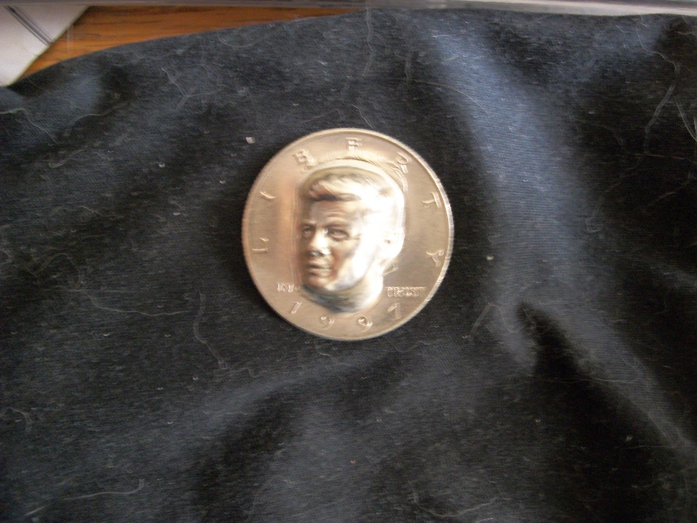 Repousse-Or-Pop-Out-Coins