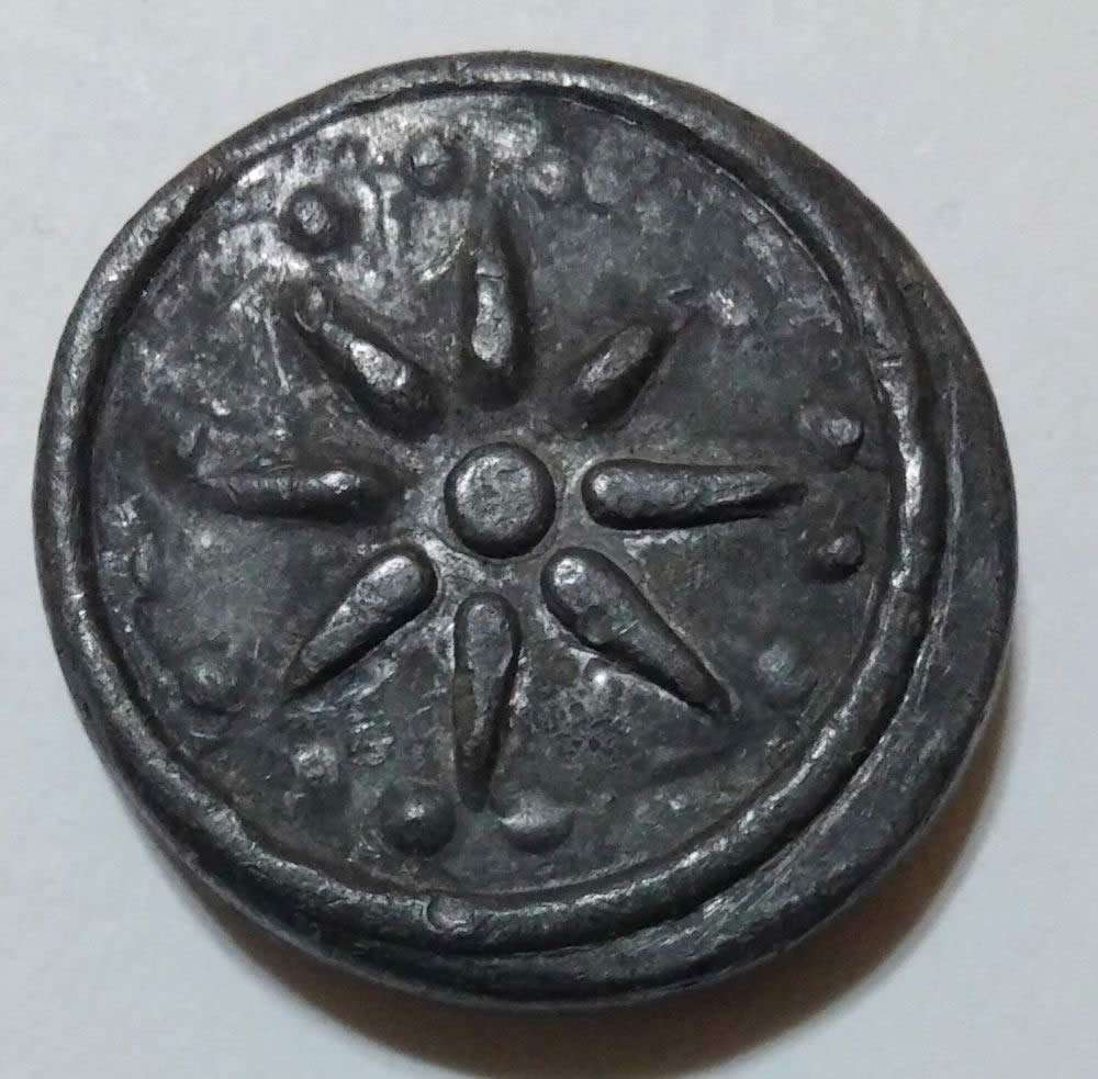 Thick-&-Heavy-Medallion-With-Ray-Pattern