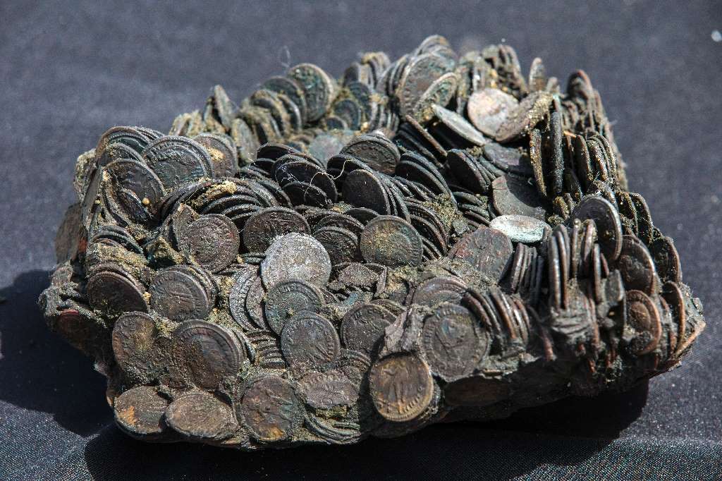 Israel-Divers-Find-Ancient-Marine-Cargo-In-Mediterranean