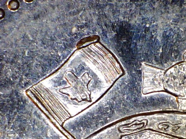 Die-Chip-On-Flag---2000-Community-Quarter