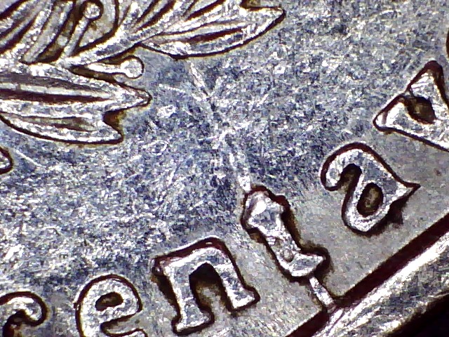 Cuba-2000-25c---Die-Cracks---Heavy-MD