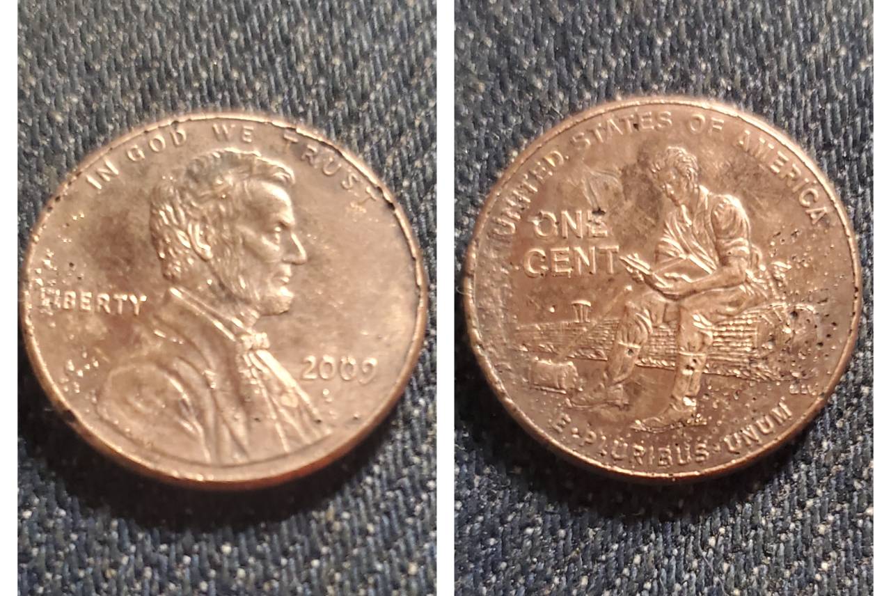 2009-Penny-No-Mint-Mark-Doesn't-This-Look-Like-A-Picture-Of-Something,-I-See-Three-Columns