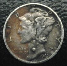 My-42'-Mercury-Has-Moles-On-Neck
