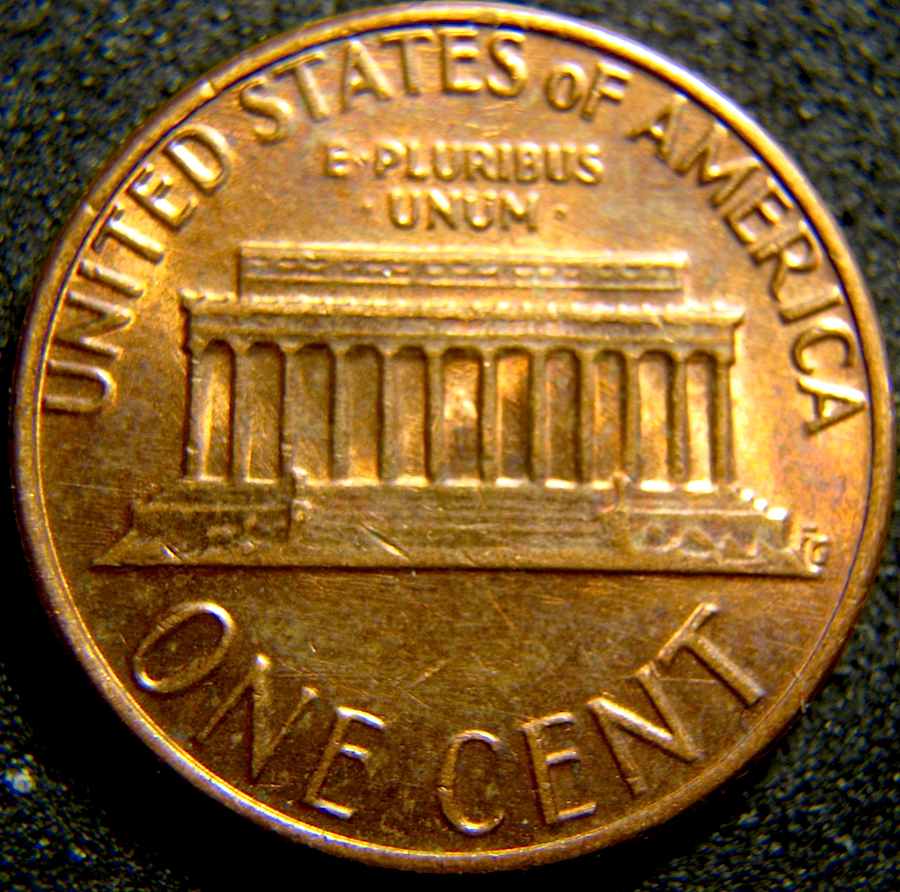 Odd-Gash-?-In-A-1982-P-Lincoln-Cent-.-Curious-Of-Opinions-.