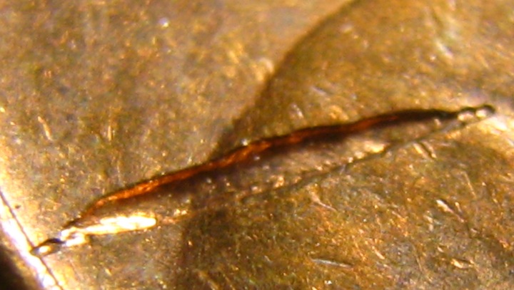 Odd-Gash-?-In-A-1982-P-Lincoln-Cent-.-Curious-Of-Opinions-.