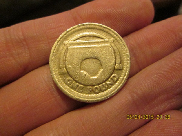 Fake-£1