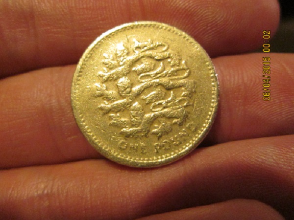 Fake-£1