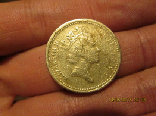 Fake-£1