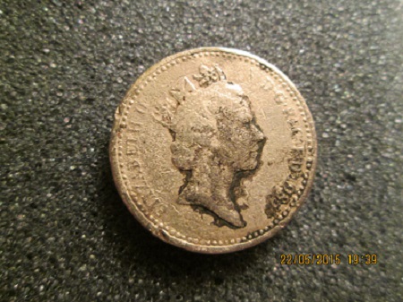 Fake-£1