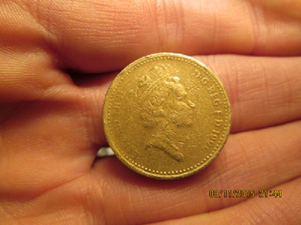 Fake-£1
