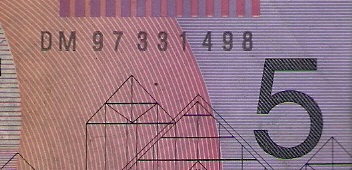 Help-With-Facts-An-AU-$5-Note-And-A-NZ-$5-Note