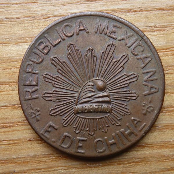 Broken-And-Worn-Die-Chihuahua-5-Centavos
