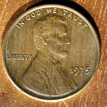1975-Penny-With-Fine-Brush-Marks-On-Obverse-And-Reverse-Side