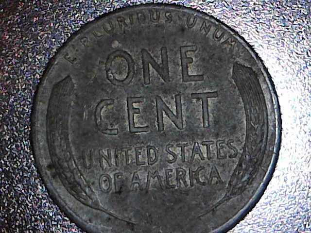 1943-Steel-Penny-With-A-White-Line-Bisecting-Coin.