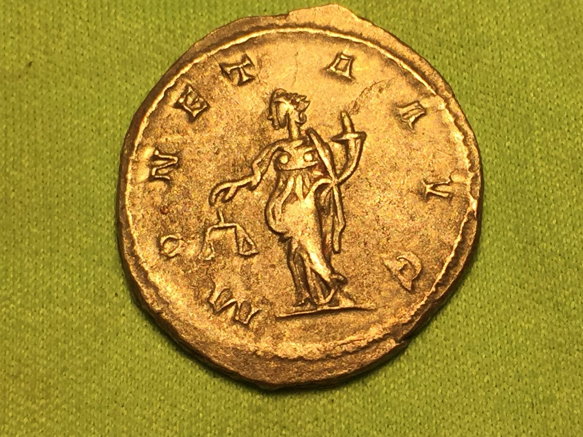 Postumus-Antoninianus-Trio