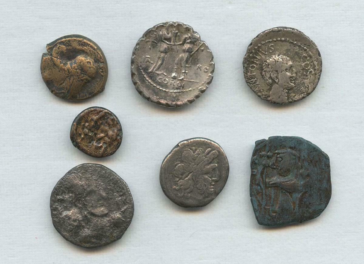Q.-Fufius-Calenus-&-Mucius-Cordus.-Serrate-Denarius---Doubts?