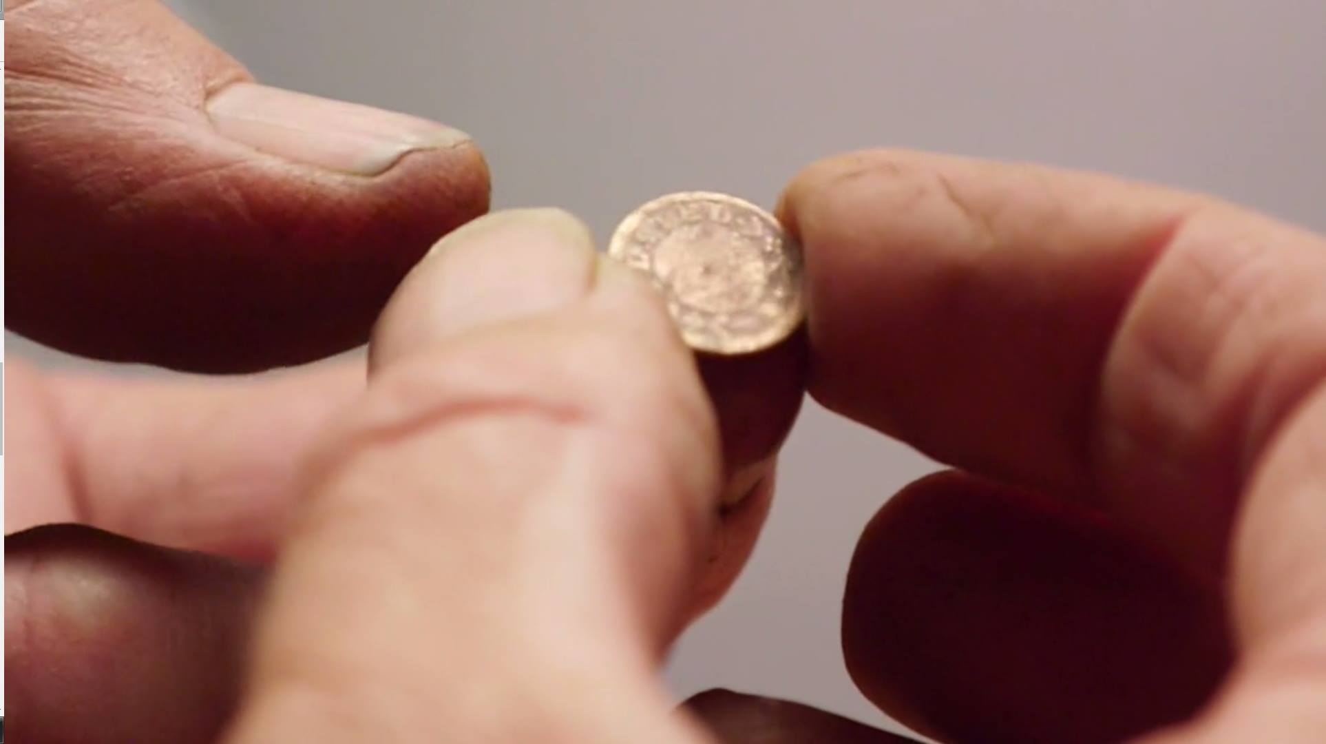 Trying-To-ID-This-Coin-From-Some-Poor-Photos