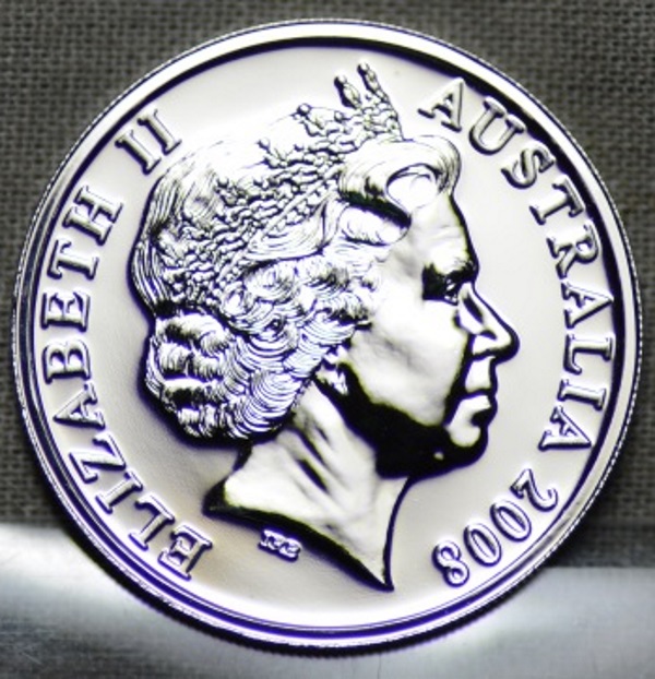 Aussie-2015-50c---Queen-Has-Gills-Or-Knife-Cuts?