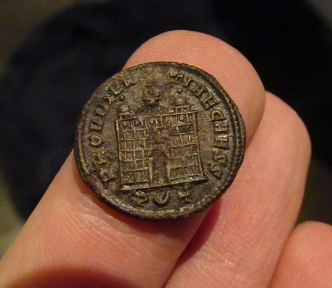 Very-Nice-Follis-Constance