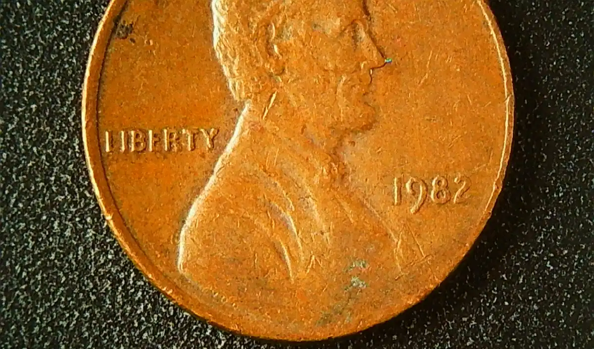 1982-LD-LMC-Strike-Weakness-Top-Reverse-Slightly-Obverse-Base-Right-Of-Lincoln