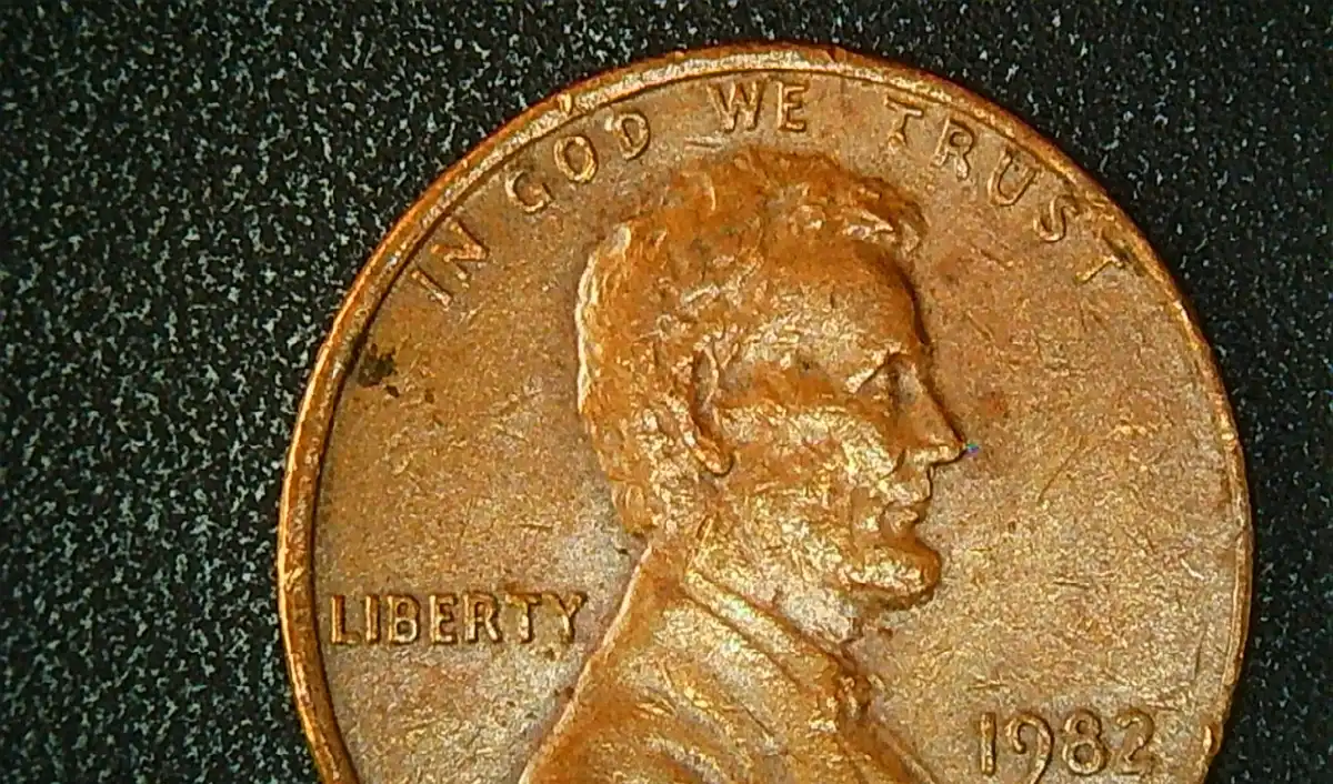 1982-LD-LMC-Strike-Weakness-Top-Reverse-Slightly-Obverse-Base-Right-Of-Lincoln
