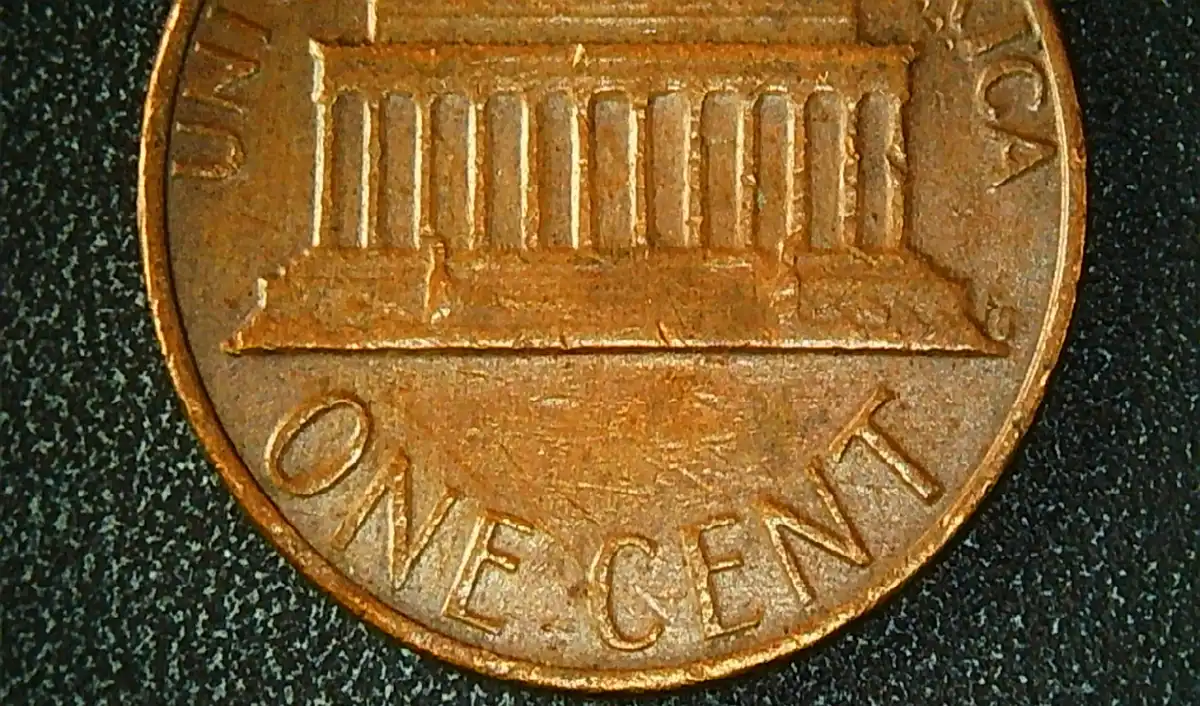 1982-LD-LMC-Strike-Weakness-Top-Reverse-Slightly-Obverse-Base-Right-Of-Lincoln
