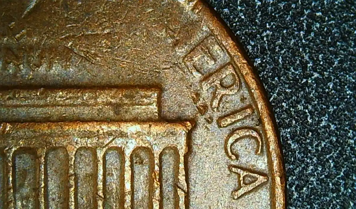 1982-LD-LMC-Strike-Weakness-Top-Reverse-Slightly-Obverse-Base-Right-Of-Lincoln