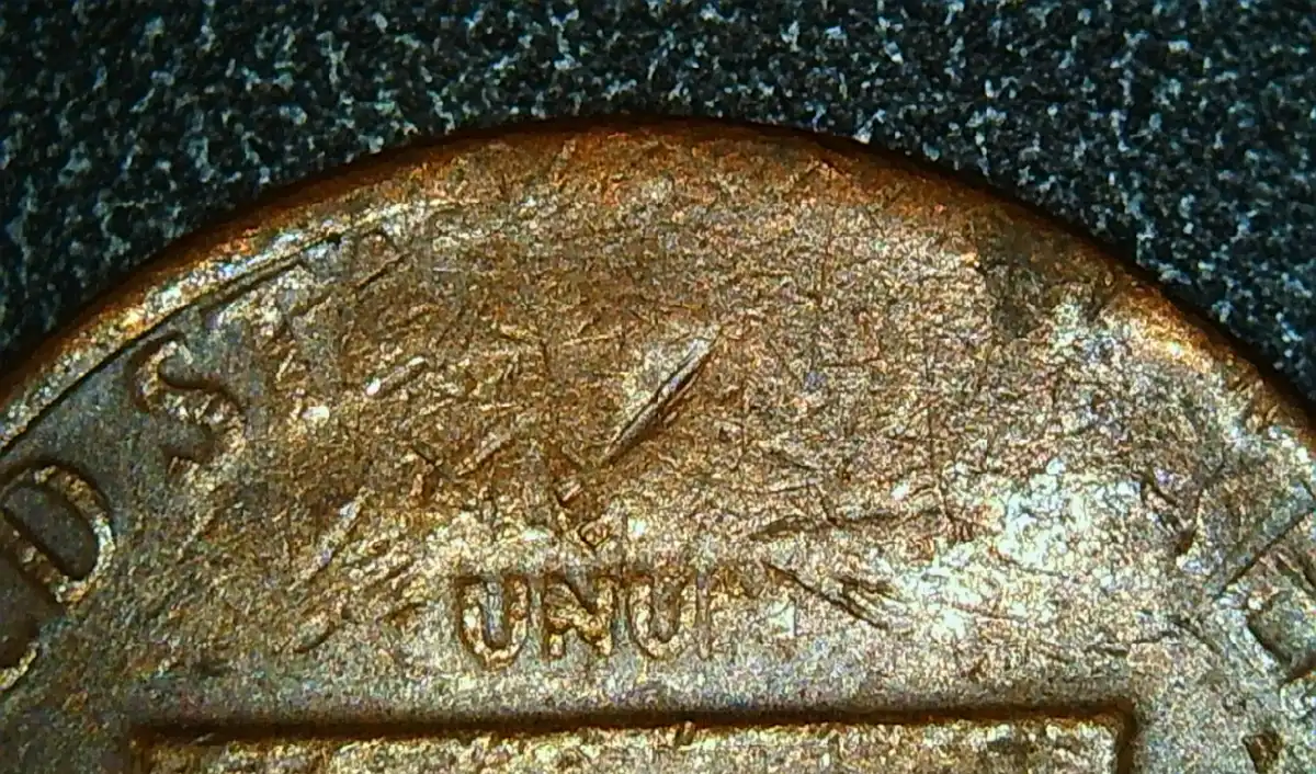 1982-LD-LMC-Strike-Weakness-Top-Reverse-Slightly-Obverse-Base-Right-Of-Lincoln