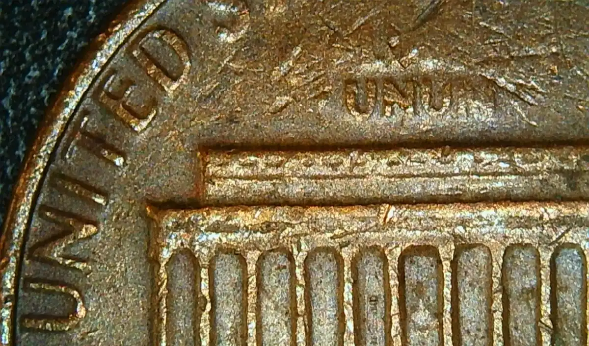 1982-LD-LMC-Strike-Weakness-Top-Reverse-Slightly-Obverse-Base-Right-Of-Lincoln