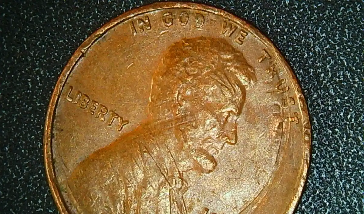1976-P-LMC-Indent-Obverse-Error-Lincoln's-Face-Has-Part-Of-The-Memorial-From-The-Reverse.