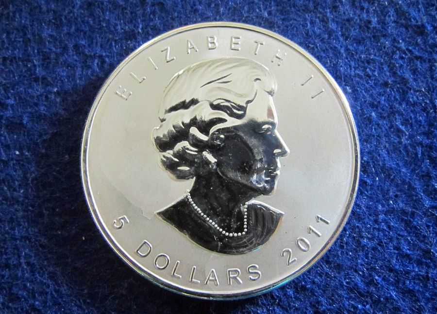 Counterfeit-2011-Silver-Maple-Leaf-Coin