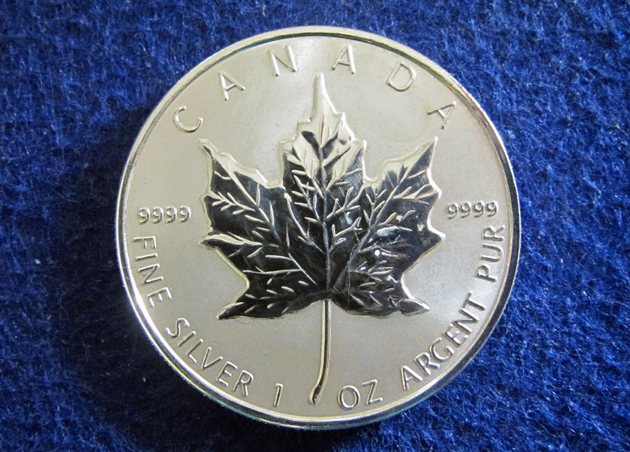 Counterfeit-2011-Silver-Maple-Leaf-Coin