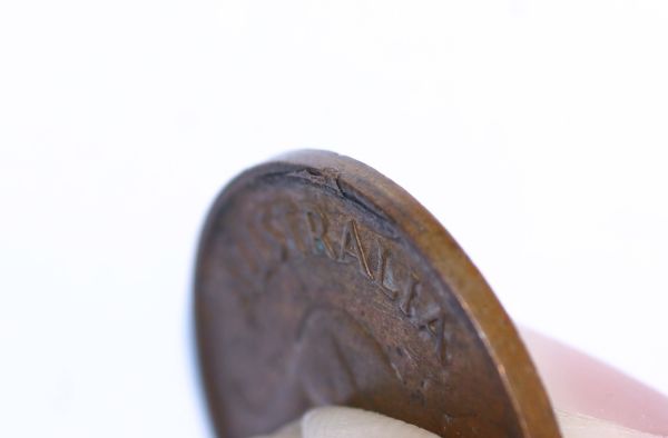 1960-Half-Penny---Strange-Edge-Flake---Any-Ideas?