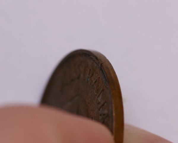 1960-Half-Penny---Strange-Edge-Flake---Any-Ideas?