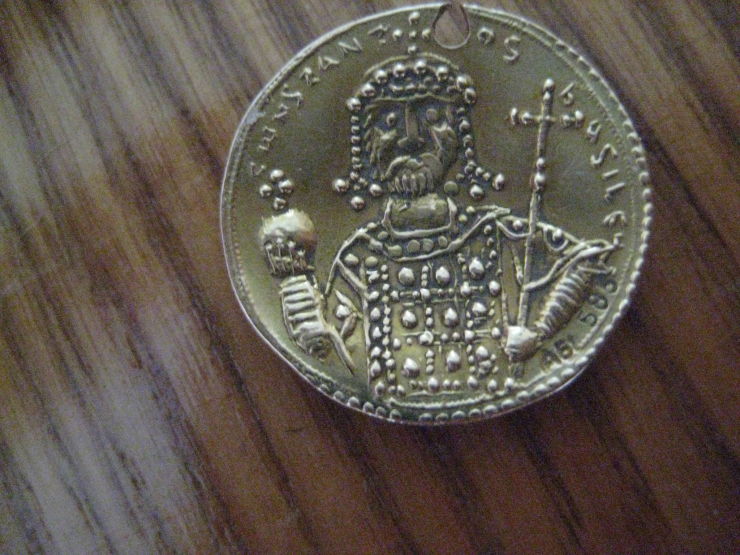 Found-This-In-My-Change-Can-It-Be-Gold-Any-Help-?